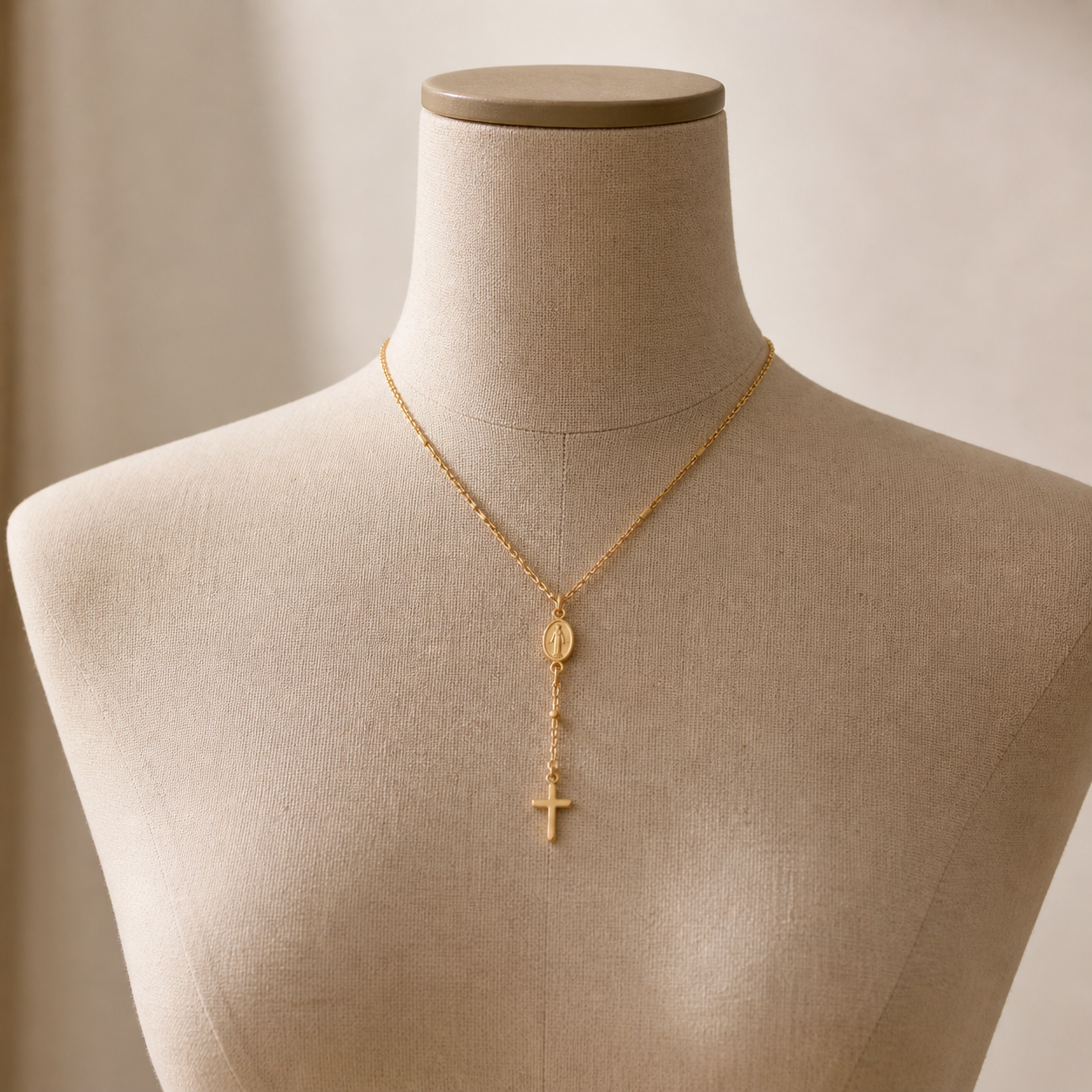 Collier Doré Médaillon & Croix